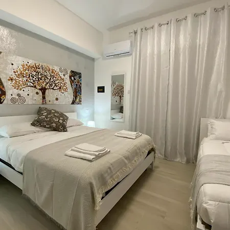 Central Apartments クロトーネ