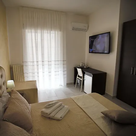 ベッド・アンド・ブレックファスト Central Apartments クロトーネ