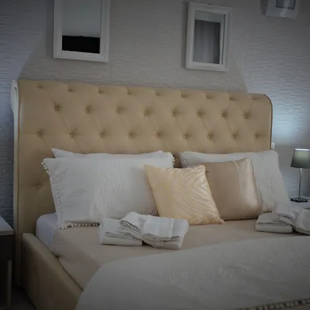 Central Apartments 4*