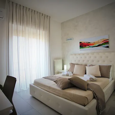 Central Apartments 4* クロトーネ