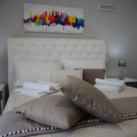 ベッド・アンド・ブレックファスト Central Apartments