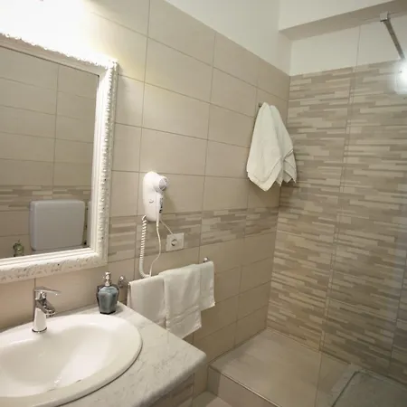 Central Apartments 4*