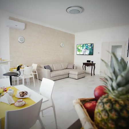 ベッド・アンド・ブレックファスト Central Apartments 4*