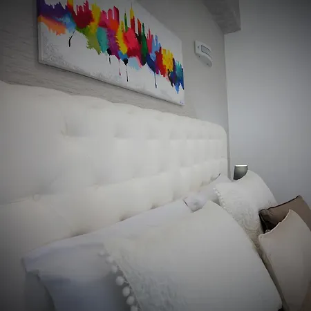 Central Apartments 4* クロトーネ