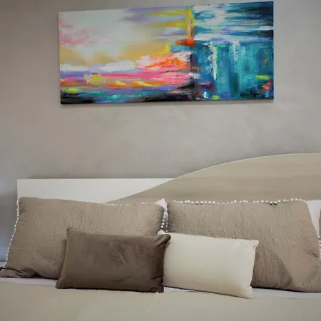 Central Apartments 4* クロトーネ