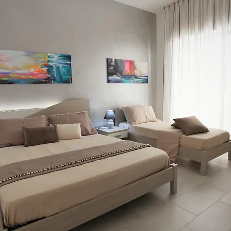 Central Apartments 4* クロトーネ