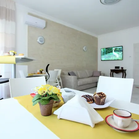 Central Apartments 4* クロトーネ