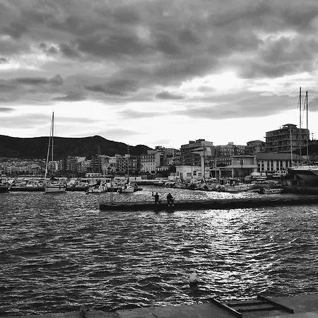 Central Apartments クロトーネ