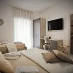 Central Apartments 4* كروتوني
