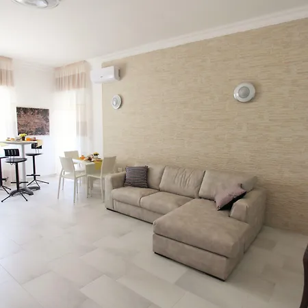 Bed & Breakfast Central Apartments 4*