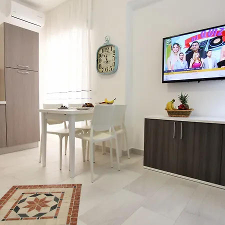 Central Apartments 4* 크로토네