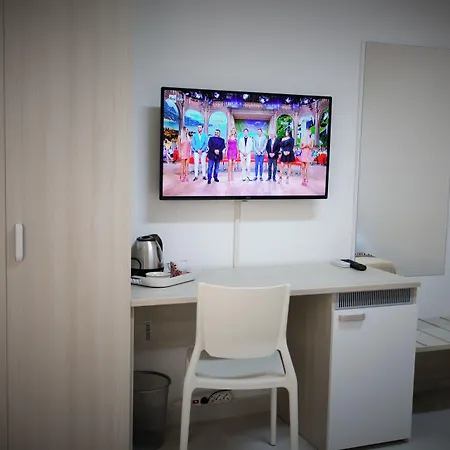 Bed & Breakfast Central Apartments 4*