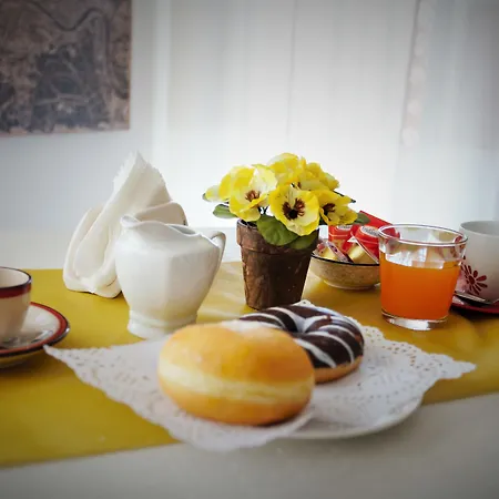 Bed & Breakfast Central Apartments 4*
