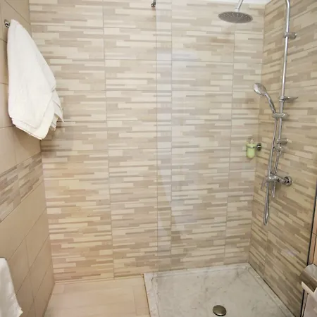 Central Apartments Bed & Breakfast