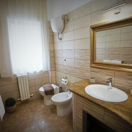 Central Apartments 4* 크로토네