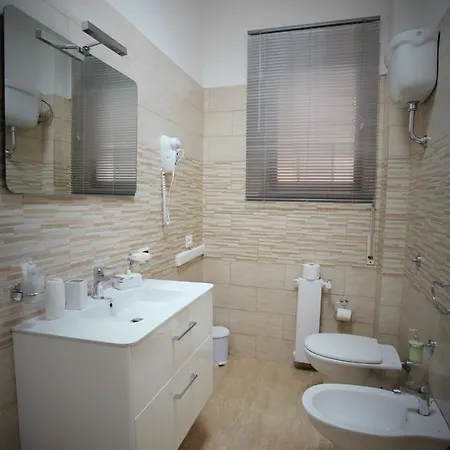 Central Apartments 4*