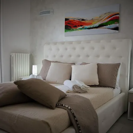 Central Apartments 4* Кротоне