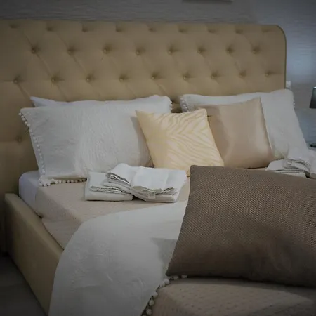 Central Apartments B&B