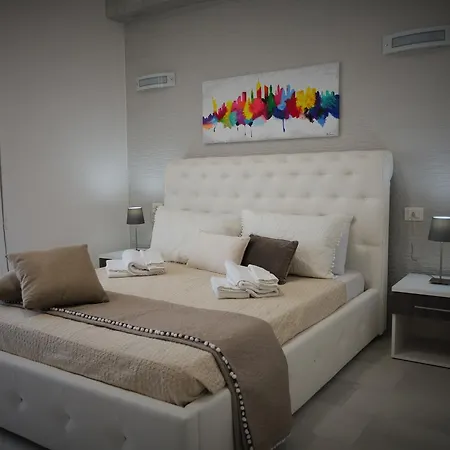 Central Apartments 4* 크로토네