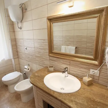 Central Apartments B&B