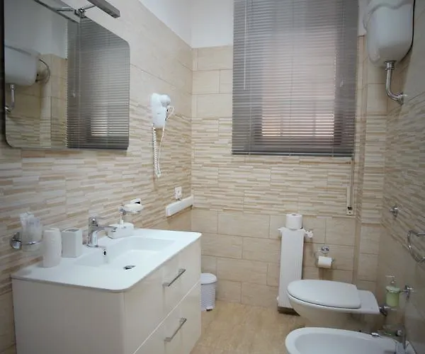 Central Apartments 4*