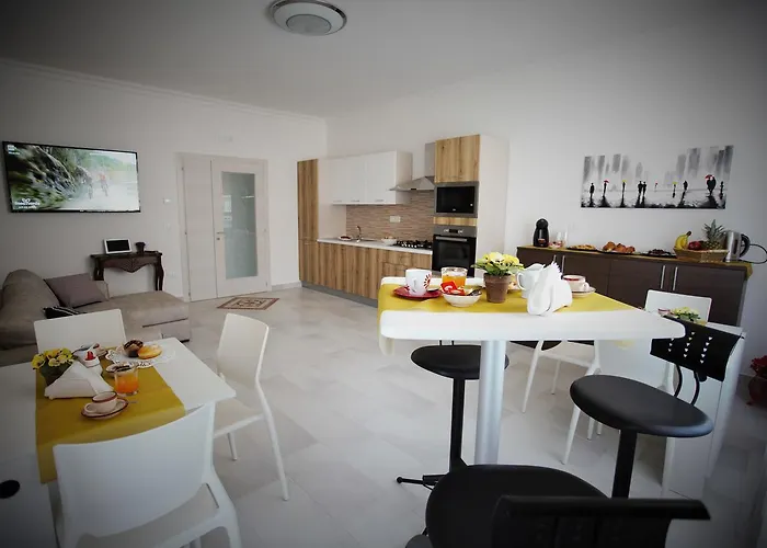 Bed & Breakfast Central Apartments 4*